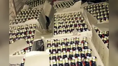 Bihar News: 50 लाख की शराब के साथ तस्कर गिरफ्तार, भूसे की बोरियों के बीच छुपा रखी थी बोतलें