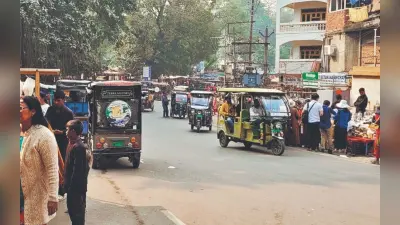 बोधगया में इ-रिक्शा का भाड़ा तय नहीं, यात्रियों की बढ़ी परेशानी
