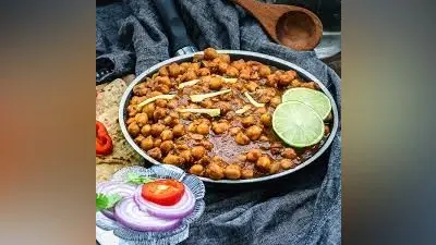Winter Season Recipe: इस सर्दी बनाएं टेस्टी और चट-पटे पंजाबी छोले, जानें बनाने की आसान विधि