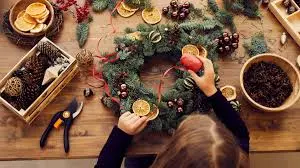 Christmas Decorations Ideas : अपने ऑफिस को डेकोरेट करें ये 5 यूनिक अंदाज में