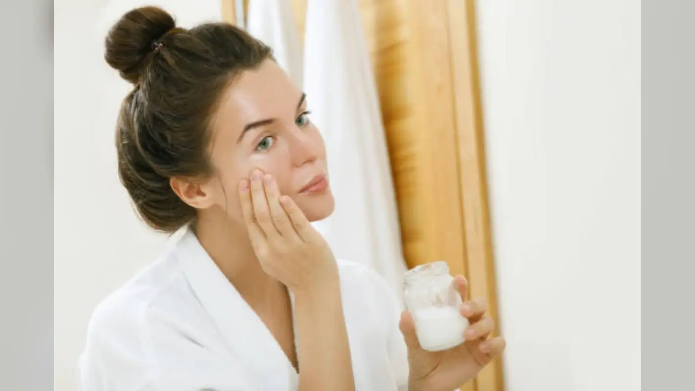 Beauty Tips: टैनिंग से छुटकारा दिलाने में मदद करेगा नारियल का तेल, इस तरह इस्तेमाल करना फायदेमंद