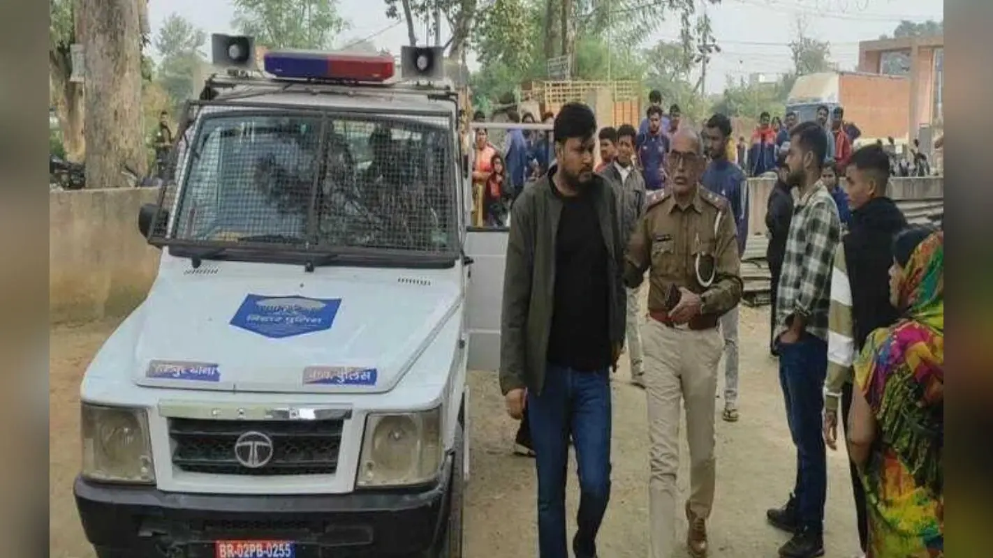 Gaya News: गया में कॉल सेंटर की आड़ में चलता था बड़ा खेल, पुलिस ने 35 युवक-युवतियों को हिरासत में लिया
