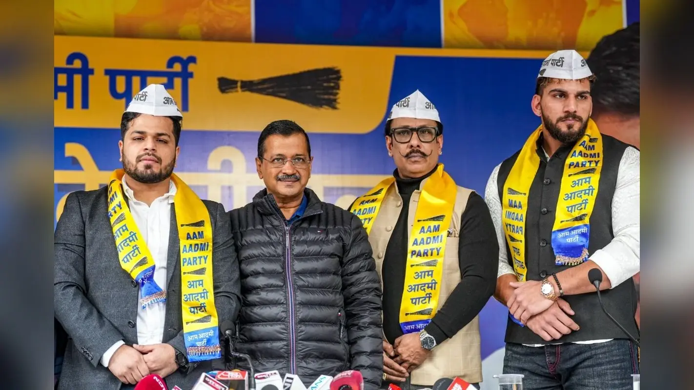 दिल्ली चुनाव से पहले AAP में शामिल हुए फिटनेस इन्फ्लिएंसर, केजरीवाल ने किया तारीफ