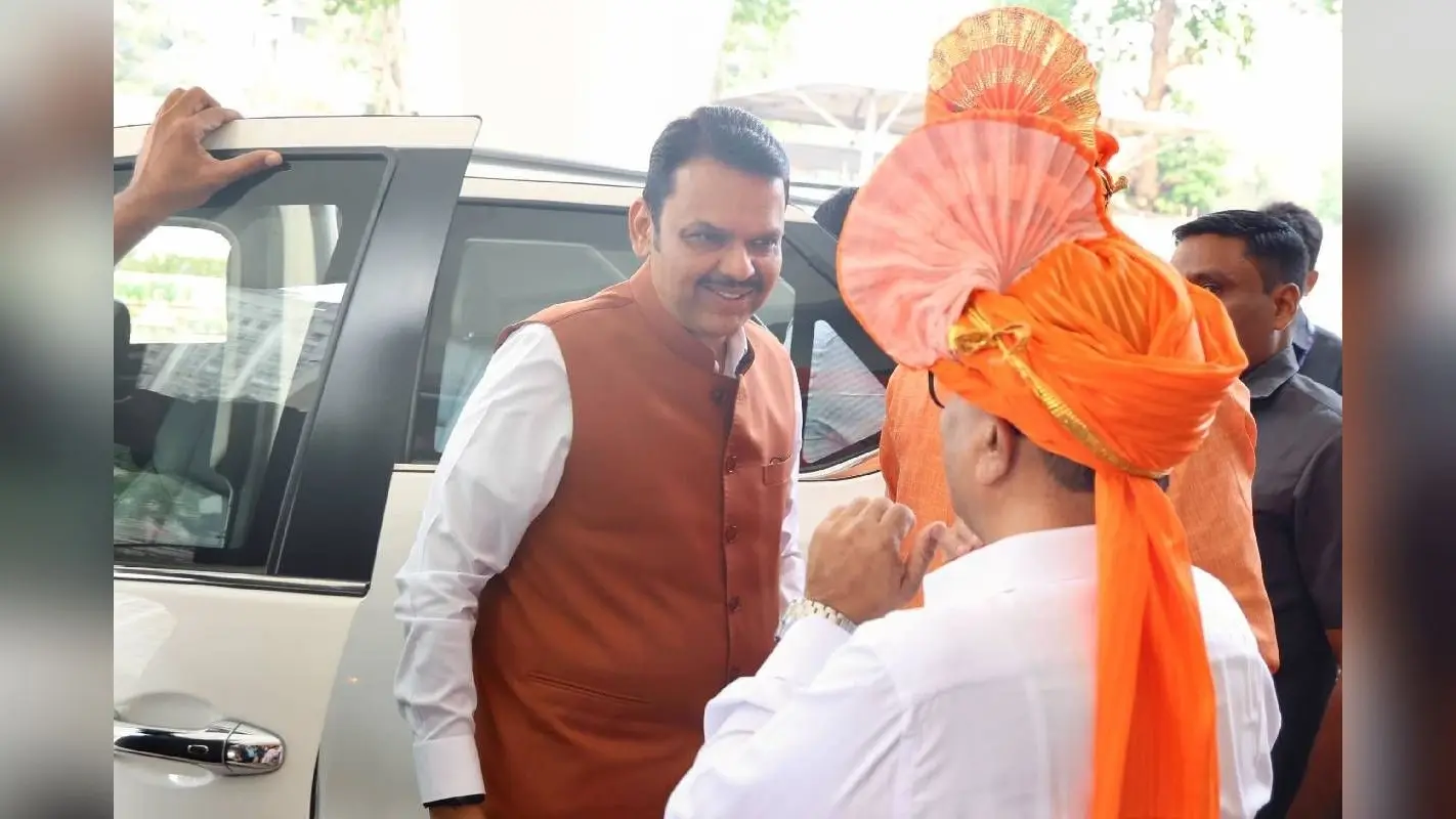 Devendra Fadnavis Video: लौटकर आ गया समंदर