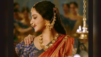 Devsena Style Earrings: देवसेना स्टाइल इयररिंग्स से दें अपने लुक को रॉयल टच