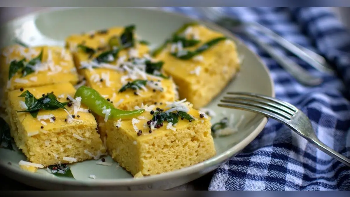 Winter Season Food : सर्दी के मौसम में टेस्टी बेसन का ये ढोकला, जानें विधि