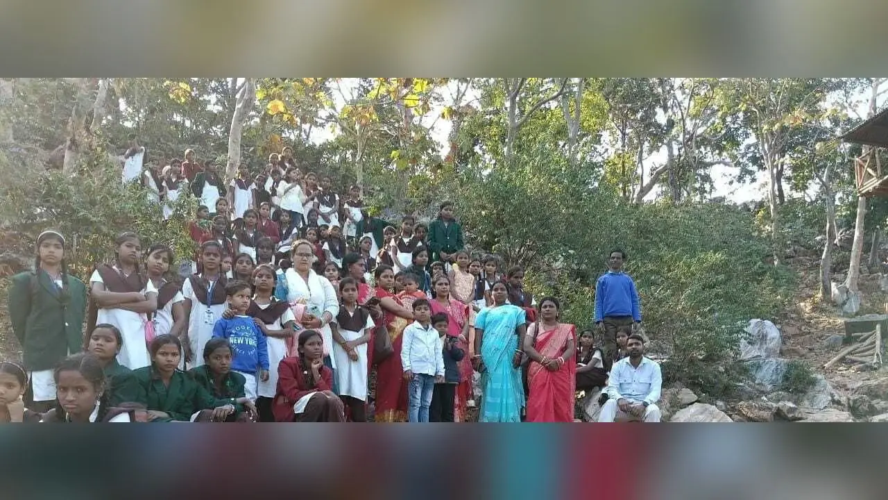 शैक्षिक परिभ्रमण पर गयी कस्तूरबा की बच्चियां
