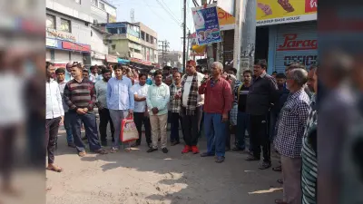 थाने का घेराव कर दुकानदारों ने मांगी सुरक्षा
