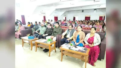 East Singhbhum : अधिकार चाहते हैं, तो कर्तव्य भी ईमानदारी से निभायें : प्रो इंदल पासवान