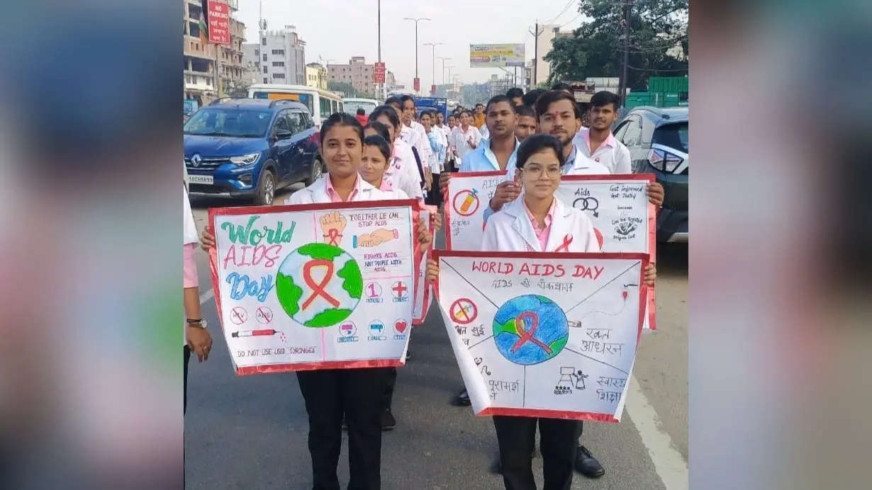 DHANBAD NEWS : धनबाद स्कूल ऑफ नर्सिंग ने निकाली जागरूकता रैली