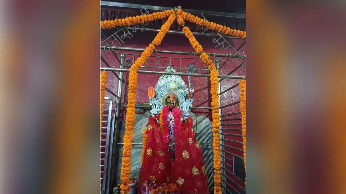 मां काली की पूजा कर श्रद्धालुओं ने की मंगलकामना