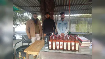 विदेशी शराब के साथ दो कारोबारी गिरफ्तार