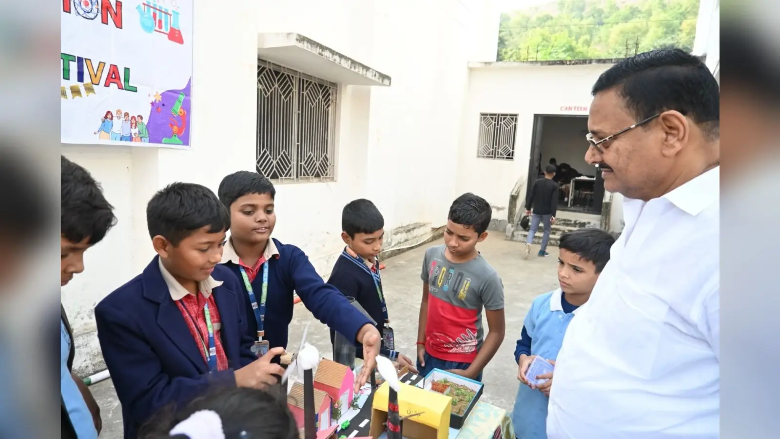 विज्ञान प्रदर्शनी में रोबोटिक आर्म्स रहा आकर्षण का केंद्र