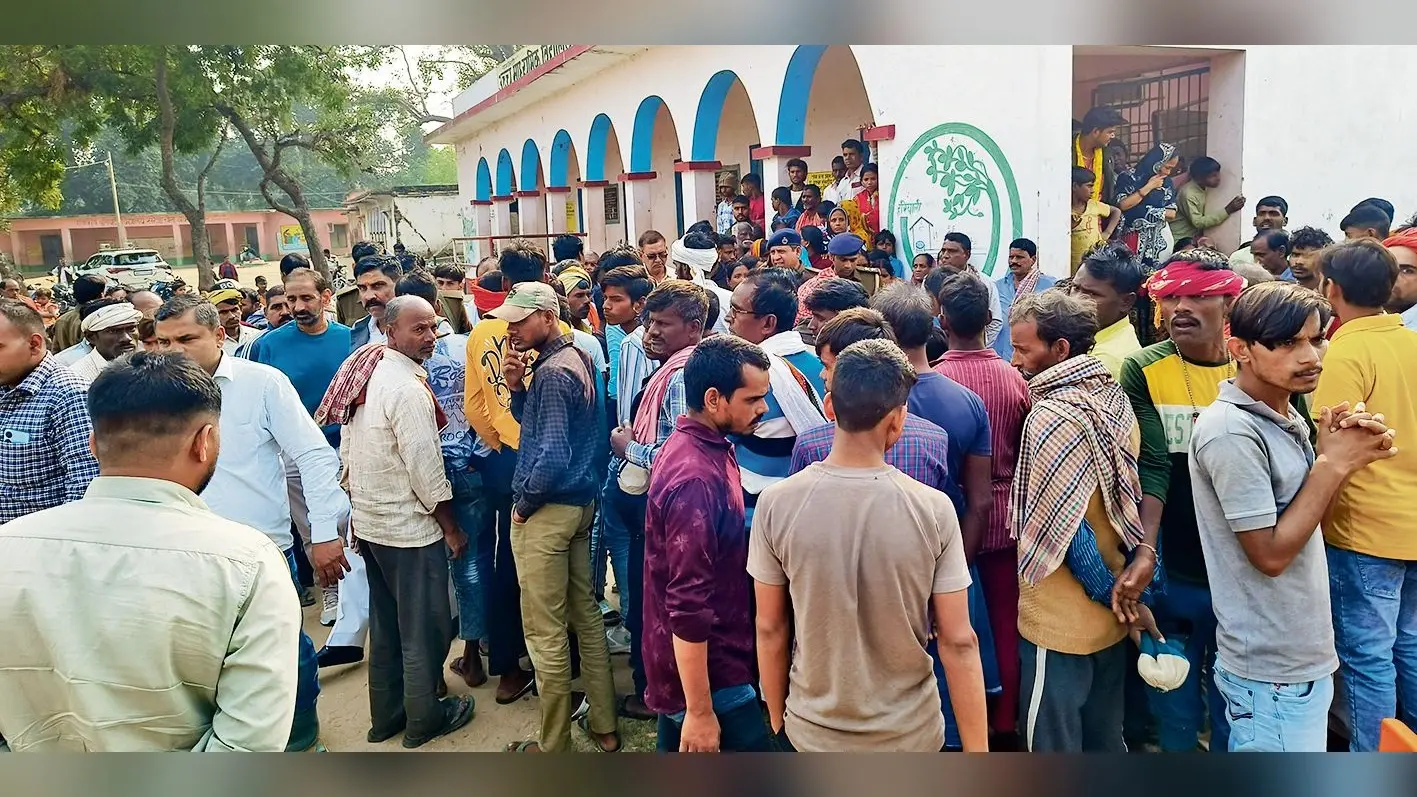 Buxar News : बच्चों से गुलजार रहनेवाले आंगन से निकल रहा चीत्कार