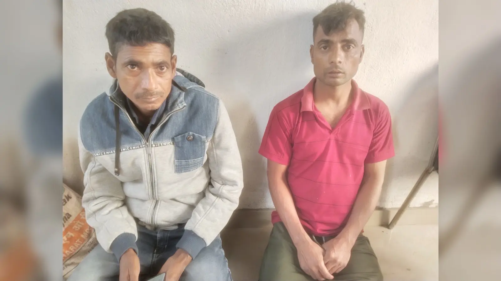 हाइवा ने बाइक में मारी टक्कर, सेवानिवृत्त जवान की पत्नी की माैत