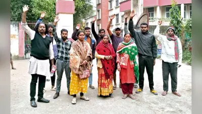 Jamshedpur News : मुआवजा की मांग को लेकर मृतक के परिजनों ने परसुडीह थाना के समक्ष किया प्रदर्शन