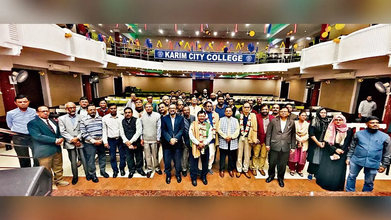 Jamshedpur News : करीम सिटी कॉलेज के तीन शिक्षक हुए सेवानिवृत्त, दी गयी विदाई