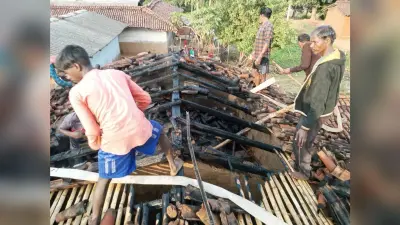 news of fire : आग से खपरैल का घर जल कर राख, लाखों की क्षति