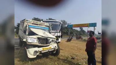 Accident : बस और पिकअप वैन में टक्कर, कोई हताहत नहीं