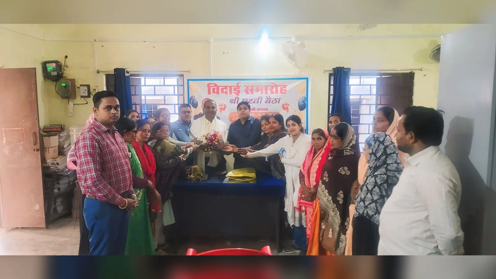 सीडीपीओ कार्यालय के प्रधान लिपिक सेवानिवृति पर दी गयी विदाई