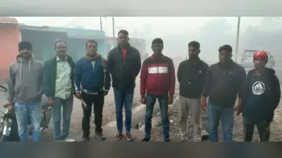 स्थानीय लोगों को प्राथमिकता नहीं देने का आरोप