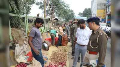 Jamshedpur News : चार घंटे चला अतिक्रमण हटाओ अभियान, सड़क किनारे से हटाये गये 69 दुकानदार