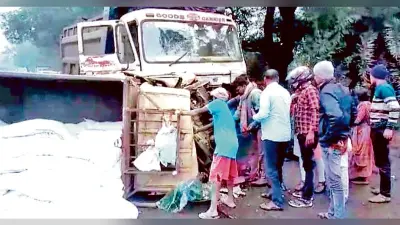 जामुड़िया : हाइवा ने पिकअप को मारी टक्कर, चालक व खलासी हुए घायल