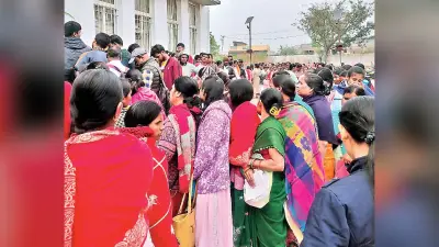 Maiya Samman Yojana: मंईयां सम्मान के लिए लग रही लंबी लाइन