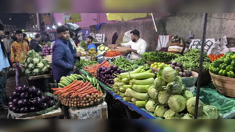 Giridih News: ठंड के आने के साथ ही हरी सब्जियों से सजने लगा बाजार, दाम गिरा