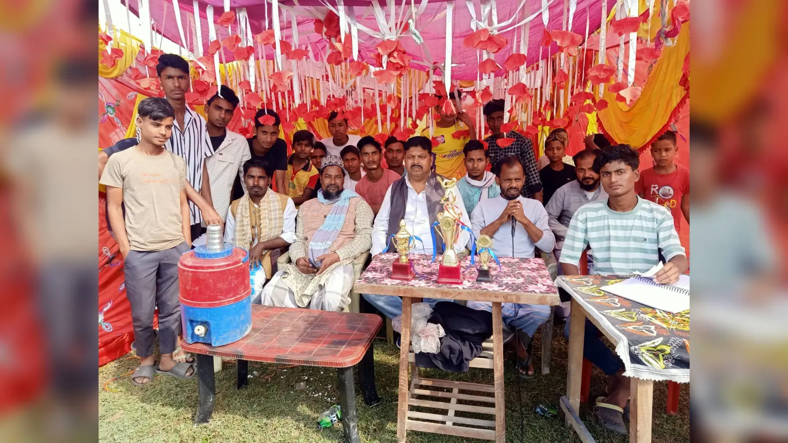 शार्ट बाउंड्री किक्रेट टूर्नामेंट में बनियाटोली बना विजेता