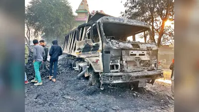 Balumath crime news : बालूमाथ में अपराधियों ने कोयला ढुलाई में लगे दो हाइवा फूंके, फायरिंग की
