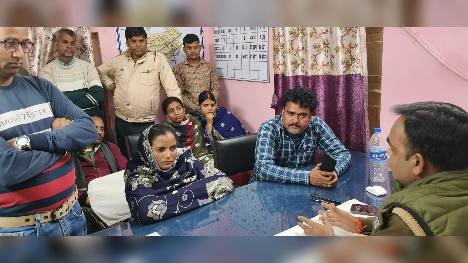 DHANBAD NEWS : भेलाटांड़ में तालाब में महिला का शव मिलने के मामले में दो हिरासत में