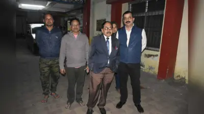 DHANBAD NEWS : सड़क हादसे में एसएनएमएमसीएच के दो छात्र गंभीर रूप से घायल