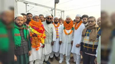 आधा दर्जन यात्रियों का जत्था पवित्र सफर उमराह के लिए रवाना
