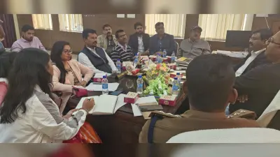 विकास कार्यों में तेजी लायें अफसर