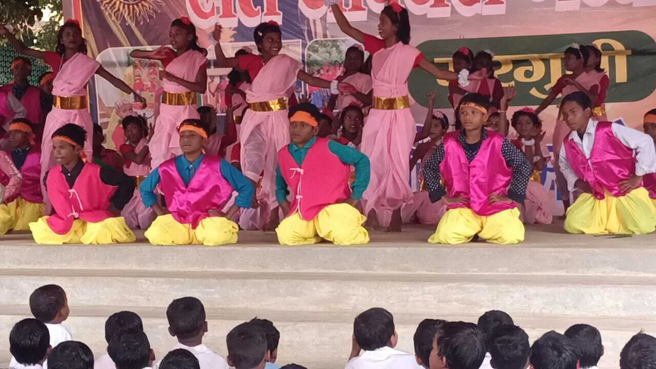 संत जेवियर्स मिडिल स्कूल मुरगुनी में धूमधाम से मना वार्षिकोत्सव