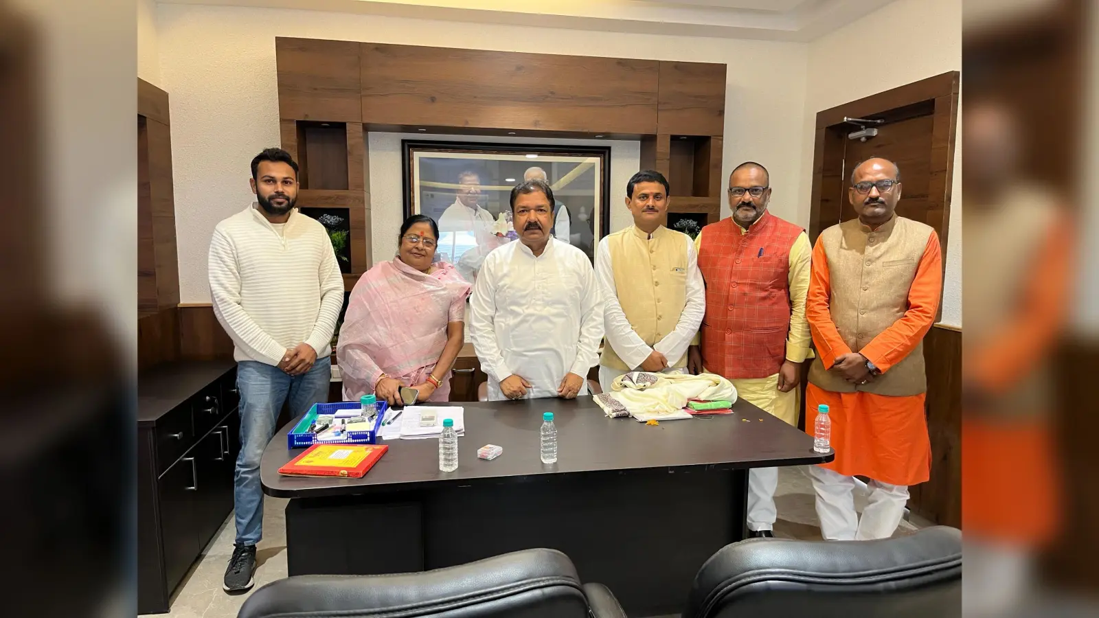 मंत्री डॉ दिलीप जायसवाल का जन्मदिन धूमधाम से मनाया