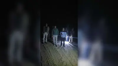 टीम ने विभिन्न घाटों पर चलाया छापेमारी अभियान