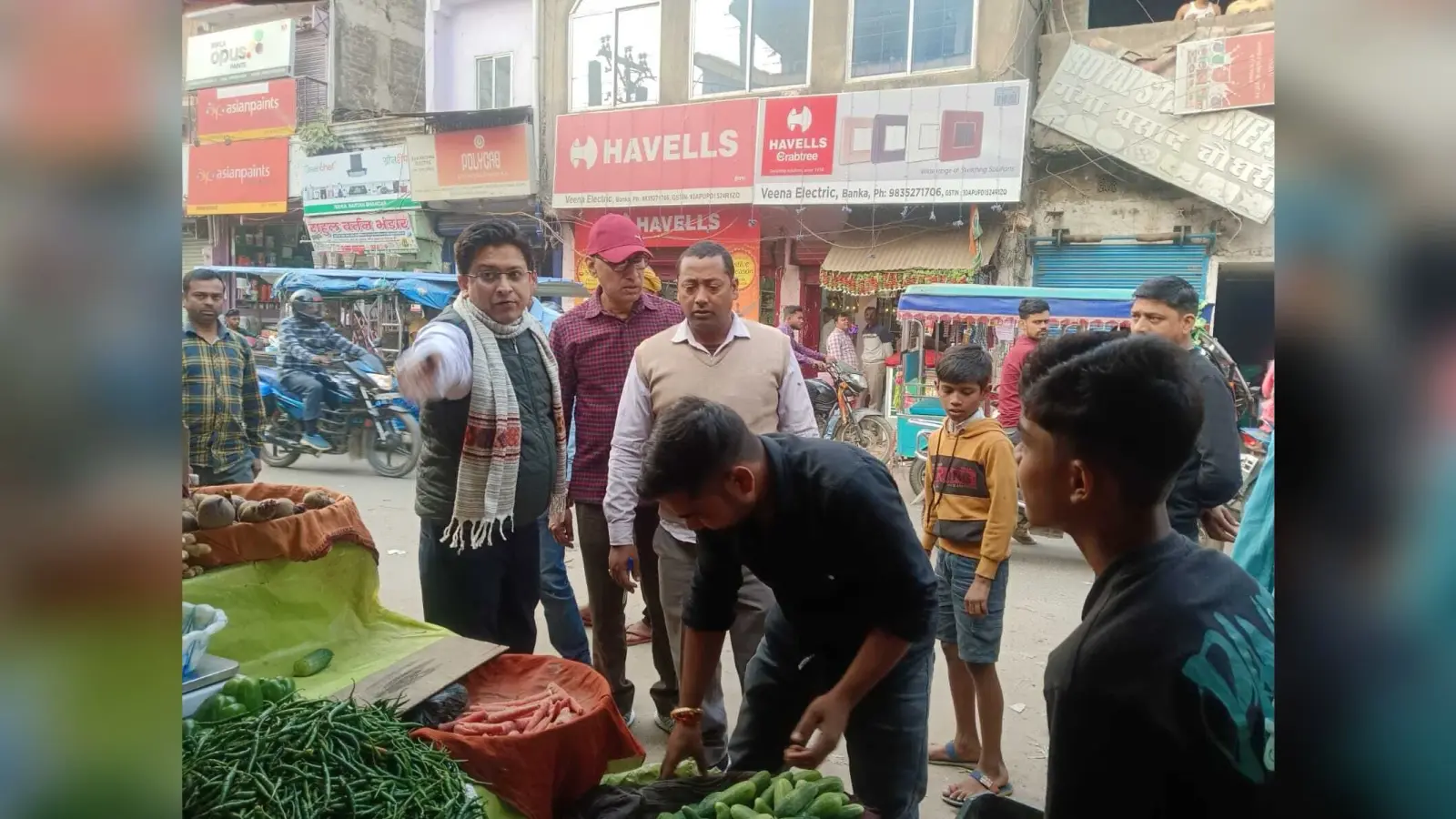 शहर में चला अतिक्रमण मुक्त अभियान, कई दुकानदार से वसूला गया जुर्माना