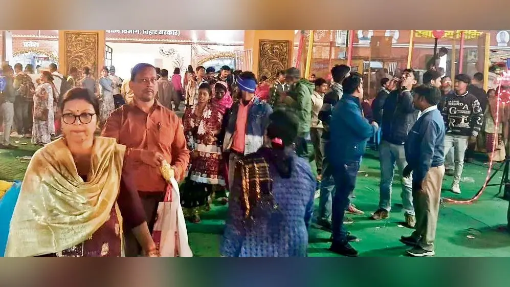 Sonepur Mela : सोनपुर मेला में अध्यात्म व भारतीय संस्कृति से अवगत हो रहे लोग