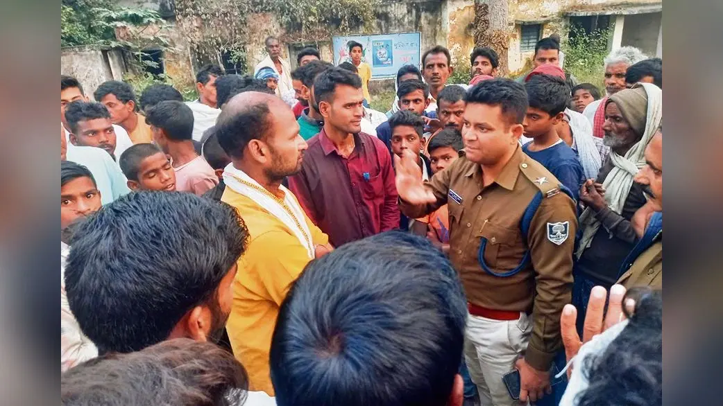 पैक्स चुनाव के दौरान हुई मारपीट पांच घंटे तक जाम रहा स्टेट हाइवे