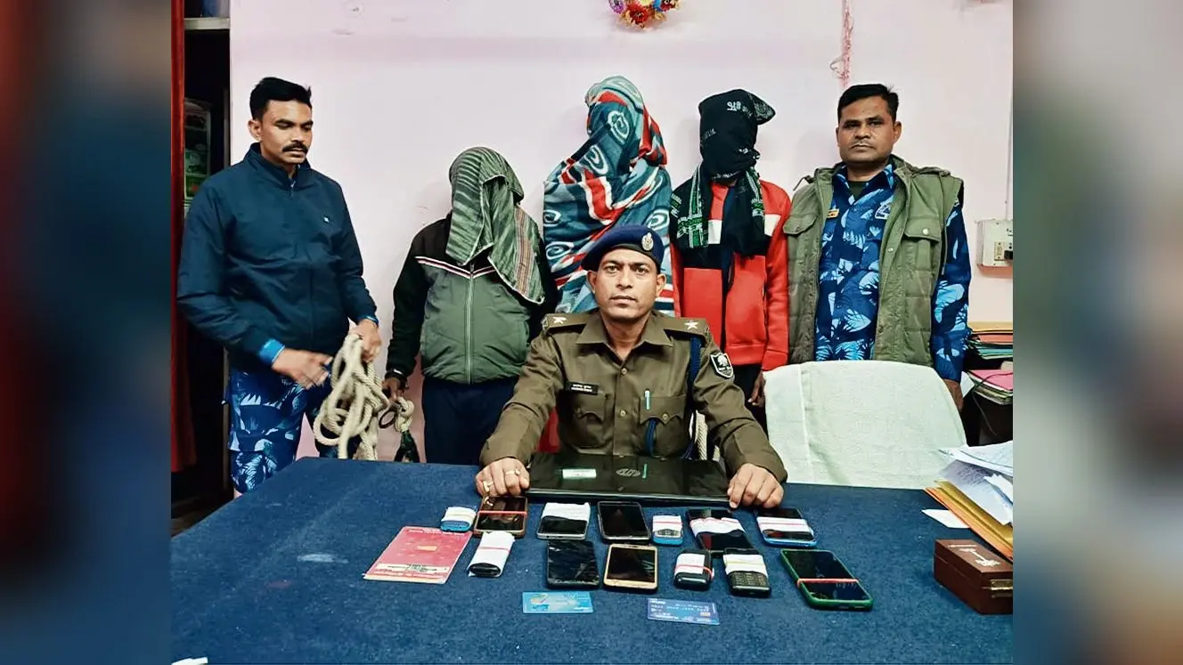 ऑपरेशन प्रहार के तहत कार्रवाई में तीन साइबर अपराधी चढ़ा पुलिस के हत्थे