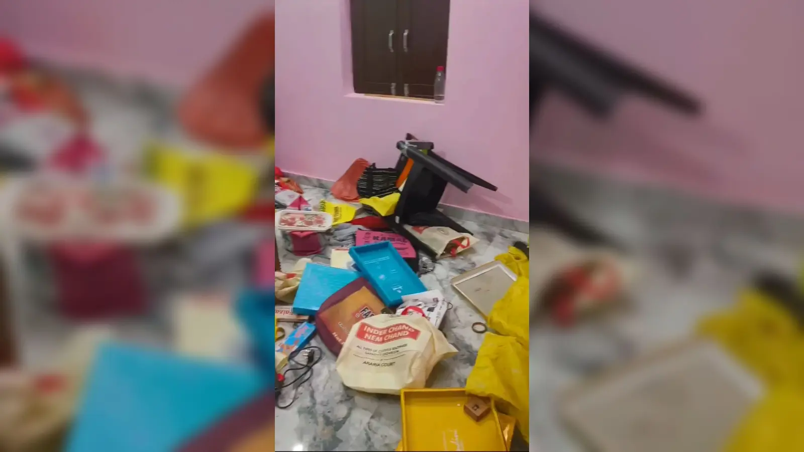 बंद घर से एक लाख रुपये के सामान की चोरी