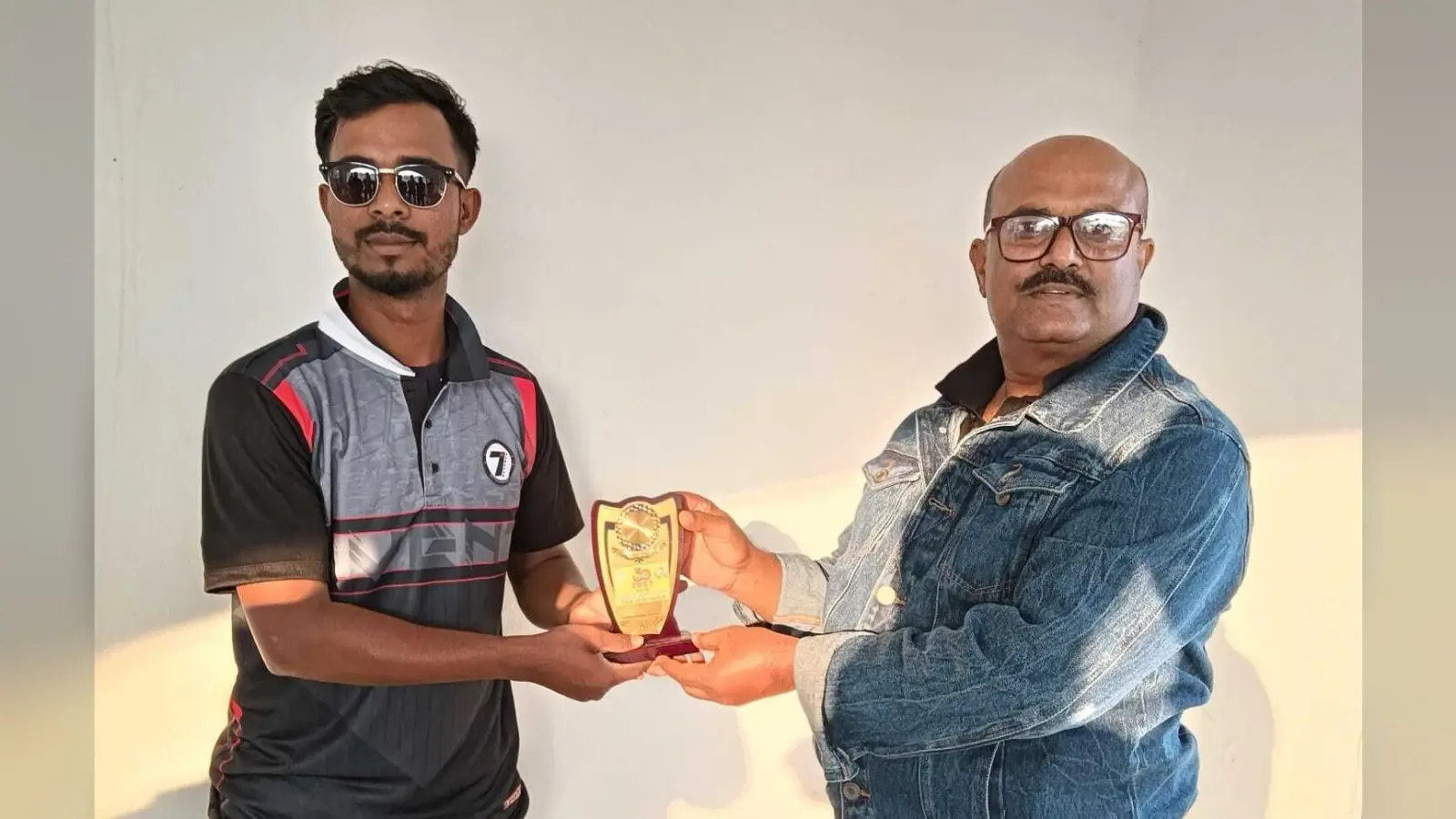 East Singhbhum : मऊभंडार में बासुकी सिंह मेमोरियल क्रिकेट प्रतियोगिता : एवरग्रीन और फाइटर इलेवन ने जीते मैच