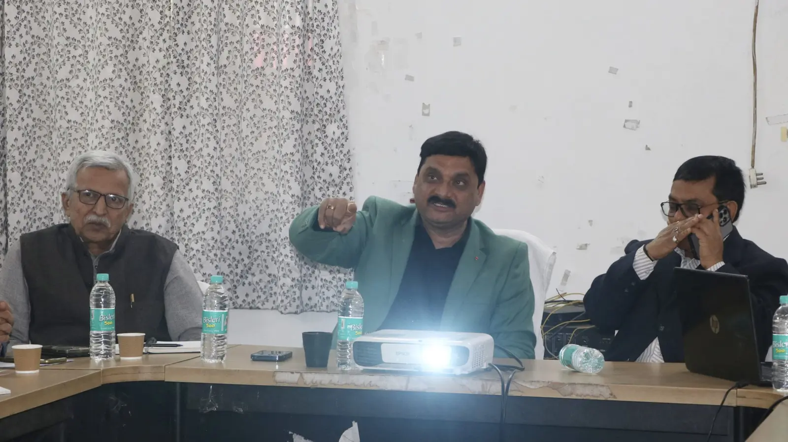 dhanbad news: सदर अस्पताल समेत स्वास्थ्य केंद्रों में नए साल से ऑनलाइन होगी चिकित्सा व्यवस्था