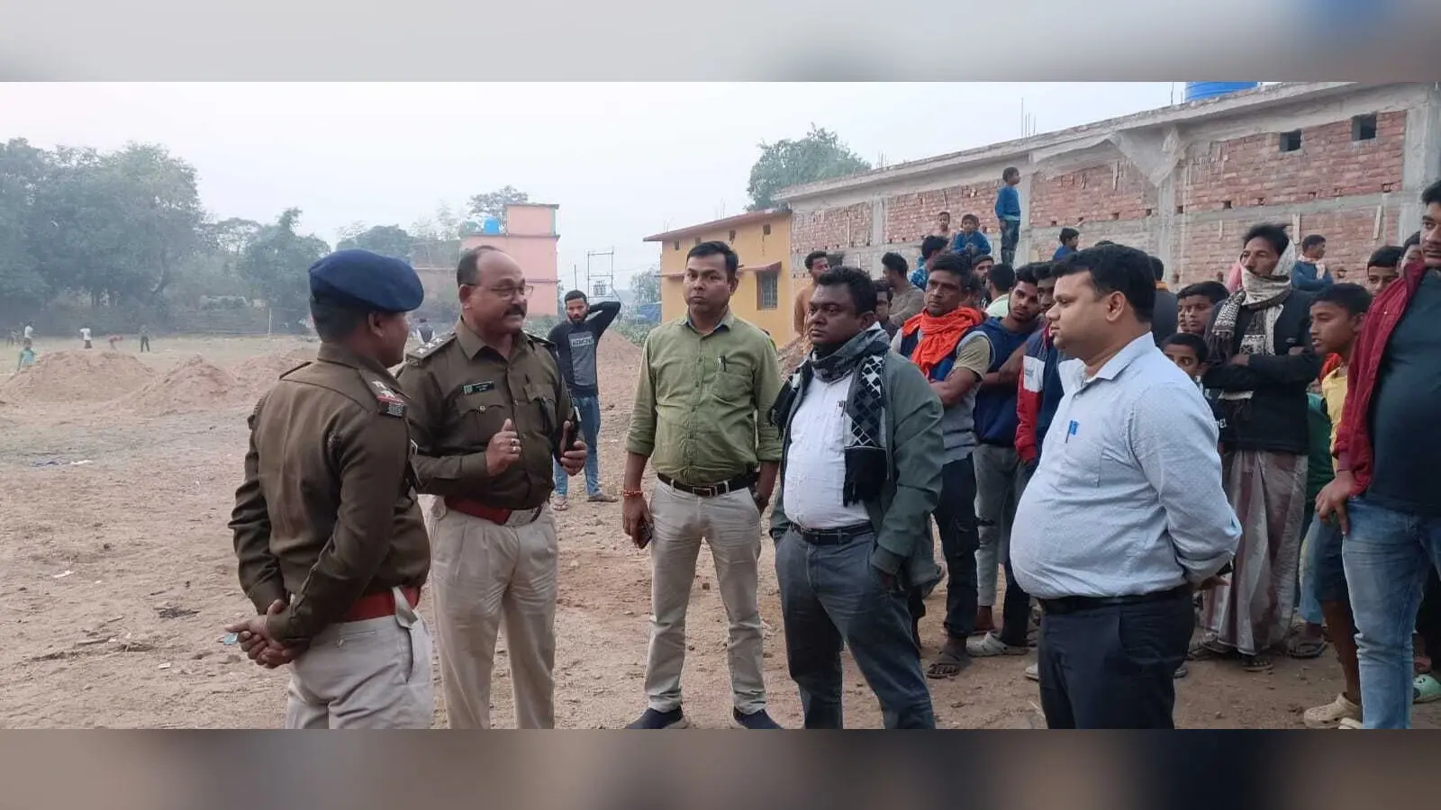 Pakur News: अवैध रूप से किए गए भंडारण बालू को एसडीओ ने किया जब्त