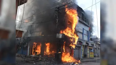 Ranchi News : लालजी-हीरजी रोड की दुकान में लगी आग, 90 लाख का नुकसान