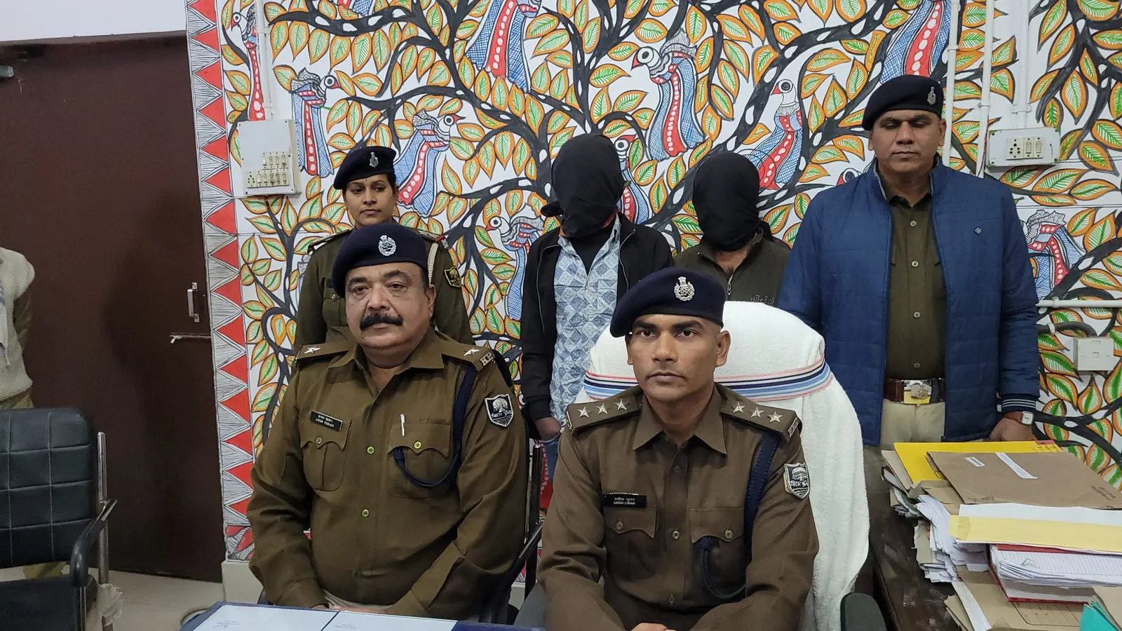 मवेशी कारोबारी से लूट मामले में दो अपराधी गिरफ्तार