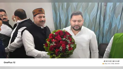 कार्यकर्ता दर्शन सह संवाद कार्यक्रम में भाग लेने खगड़िया पहुंचे पूर्व उपमुख्यमंत्री तेजस्वी यादव