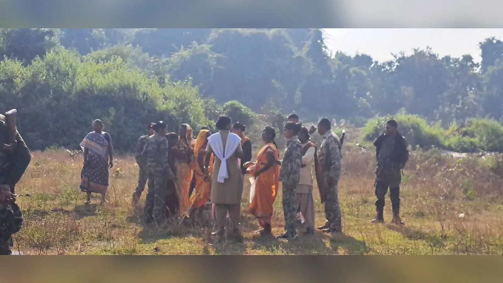 Giridih News: कड़ी सुरक्षा के बीच विवादित भूमि की हुई मापी